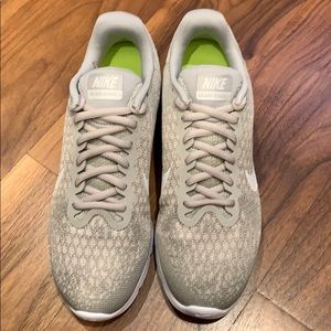 BRAND NEW WOMENS NIKE AIR MAX SEQUENT 2
